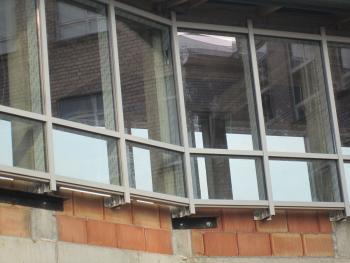 Alumīnija logu un fasādes sistēma daudzdzīvokļu ēkai Rīgā